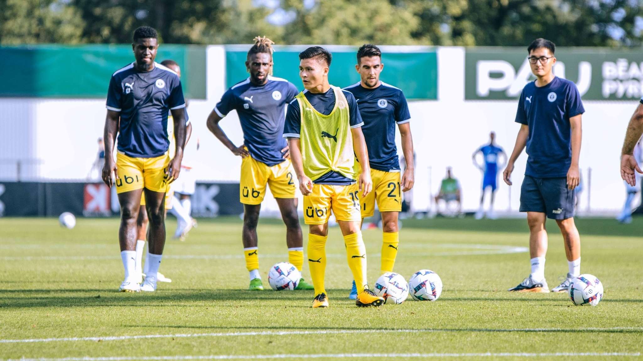 在聚光灯背 在聚光灯背