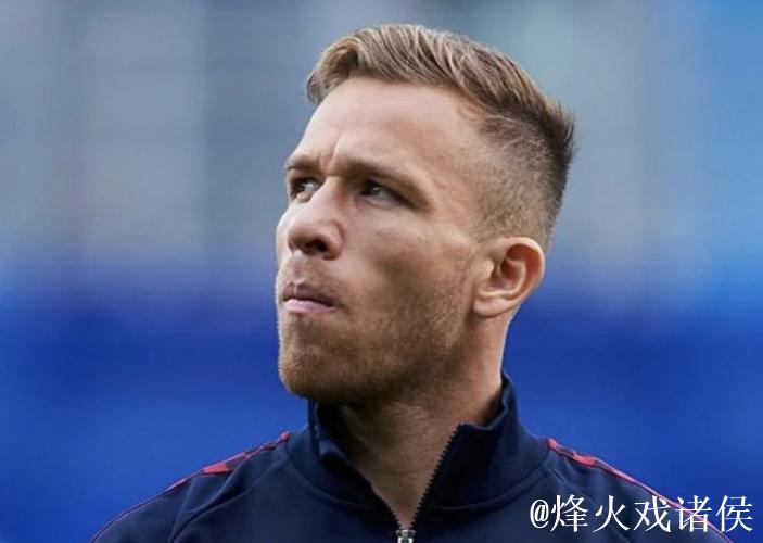 斯基拉:马里奥可能会在冬窗离开尤文,球员渴望更多出场机会 斯基拉:马里奥可能会在冬窗离开尤文,球员渴望更多出场机会