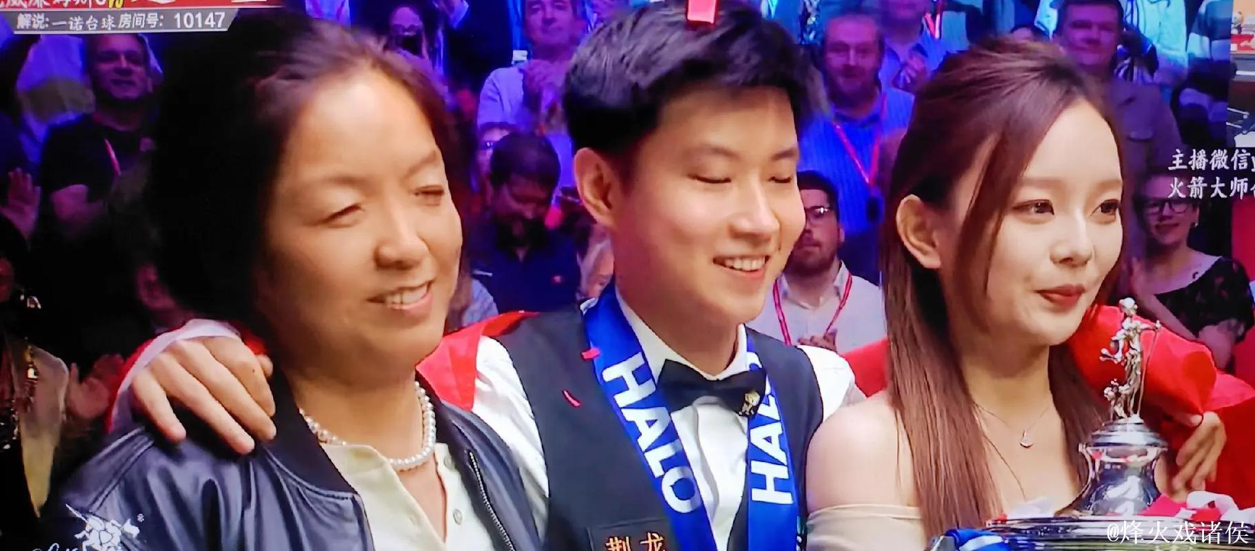 赵心童10-5大胜布雷切尔,90后首人问鼎英锦赛冠军 赵心童10-5大胜布雷切尔,90后首人问鼎英锦赛冠军